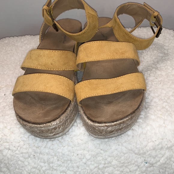 Universal Thread platform shoe - Picture 2 of 6